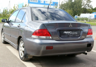 Подержанный автомобиль Mitsubishi Lancer Sedan 2004 года (4 фото)