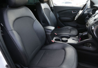 Подержанный автомобиль Hyundai ix35 2015 года (10 фото)