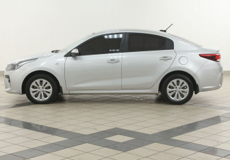 Подержанный автомобиль Kia Rio Sedan 2018 года (8 фото)