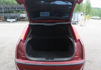 Подержанный автомобиль Ford Focus Hatchback 2002 года (16 фото)