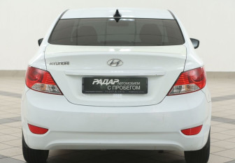 Подержанный автомобиль Hyundai Solaris Sedan 2013 года (3 фото)