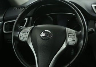 Подержанный автомобиль Nissan X-Trail 2015 года (17 фото)