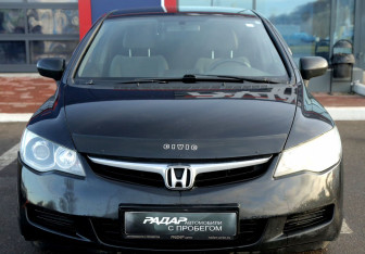 Подержанный автомобиль Honda Civic Sedan 2008 года (2 фото)