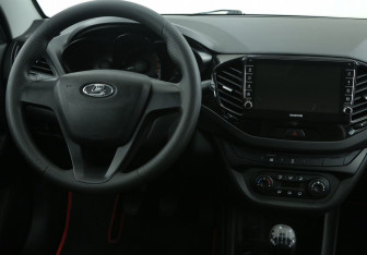 Подержанный автомобиль LADA (ВАЗ) Vesta Sedan 2019 года (14 фото)