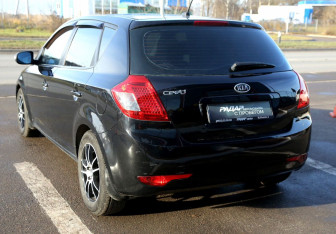 Подержанный автомобиль Kia Ceed Hatchback 2012 года (4 фото)