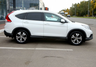 Подержанный автомобиль Honda CR-V 2014 года (7 фото)