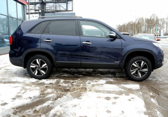 Подержанный автомобиль Kia Sorento 2014 года (7 фото)