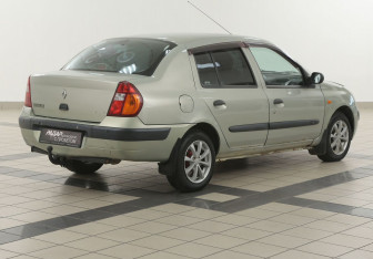 Подержанный автомобиль Renault Symbol 2004 года (4 фото)