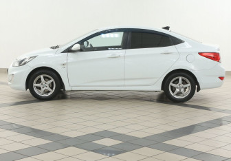 Подержанный автомобиль Hyundai Solaris Sedan 2013 года (7 фото)