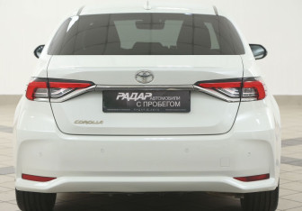 Подержанный автомобиль Toyota Corolla Sedan 2019 года (3 фото)