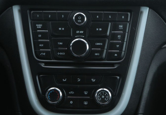 Подержанный автомобиль Opel Mokka 2014 года (13 фото)