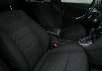 Подержанный автомобиль Ford Mondeo Sedan 2011 года (10 фото)