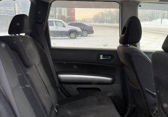 Подержанный автомобиль Nissan X-Trail 2011 года (10 фото)