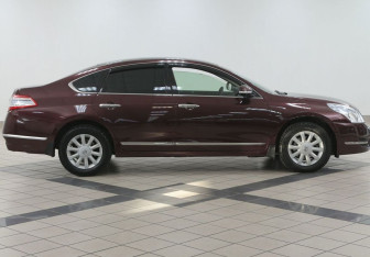 Подержанный автомобиль Nissan Teana 2012 года (2 фото)