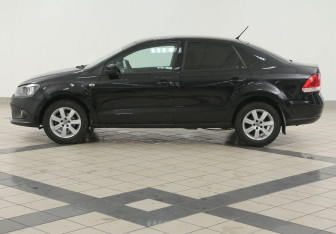 Подержанный автомобиль Volkswagen Polo Sedan 2013 года (7 фото)