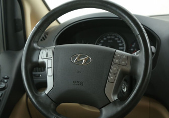 Подержанный автомобиль Hyundai H-1 2019 года (17 фото)