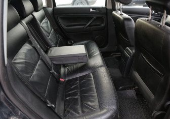 Подержанный автомобиль Volkswagen Passat Sedan 2003 года (11 фото)