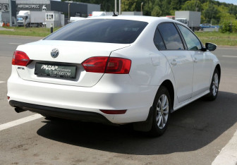 Подержанный автомобиль Volkswagen Jetta Sedan 2014 года (6 фото)