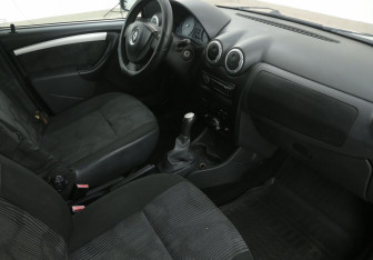 Подержанный автомобиль Renault Logan Sedan 2012 года (9 фото)