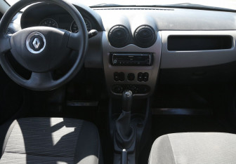 Подержанный автомобиль Renault Sandero 2012 года (12 фото)