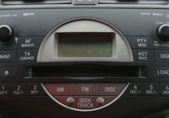 Подержанный автомобиль Toyota RAV4 2007 года (15 фото)