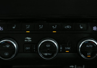 Подержанный автомобиль Skoda Octavia Liftback 2018 года (18 фото)