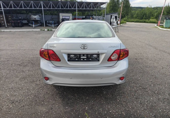 Подержанный автомобиль Toyota Corolla Sedan 2006 года (6 фото)