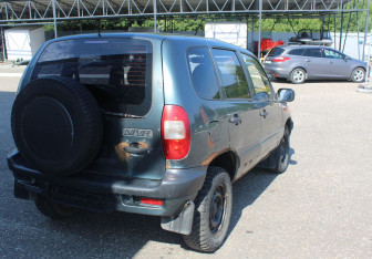 Подержанный автомобиль Chevrolet Niva 2006 года (7 фото)