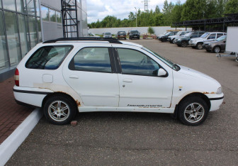 Подержанный автомобиль Fiat Palio Wagon 2000 года (8 фото)