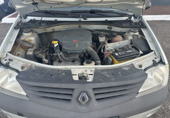 Подержанный автомобиль Renault Logan Sedan 2007 года (16 фото)