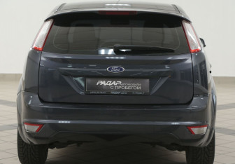 Подержанный автомобиль Ford Focus Hatchback 2011 года (3 фото)