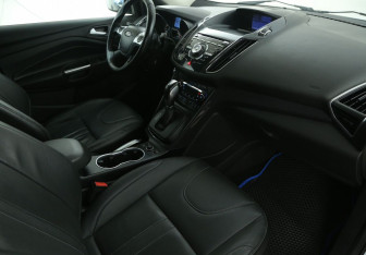 Подержанный автомобиль Ford Kuga 2014 года (9 фото)