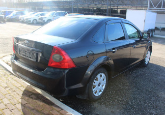 Подержанный автомобиль Ford Focus Sedan 2009 года (7 фото)