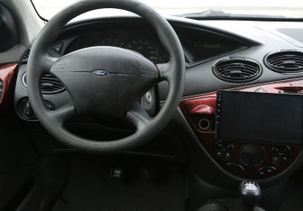 Подержанный автомобиль Ford Focus Hatchback 2005 года (14 фото)