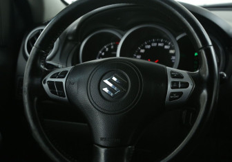 Подержанный автомобиль Suzuki Grand Vitara 2007 года (16 фото)