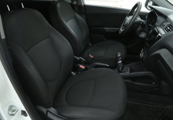 Подержанный автомобиль Kia Rio Sedan 2013 года (10 фото)