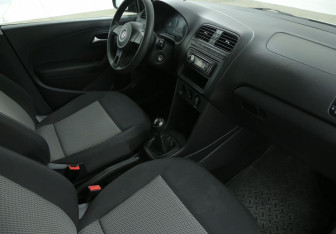 Подержанный автомобиль Volkswagen Polo Sedan 2014 года (9 фото)