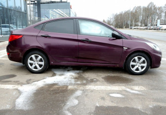 Подержанный автомобиль Hyundai Solaris Sedan 2012 года (7 фото)