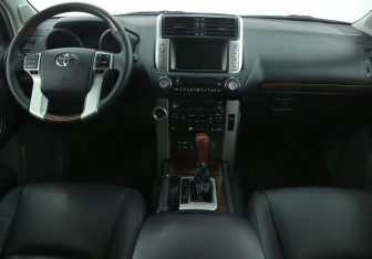 Подержанный автомобиль Toyota Land Cruiser Prado 2011 года (12 фото)