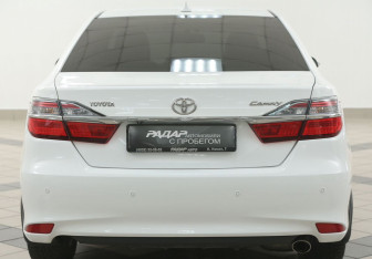 Подержанный автомобиль Toyota Camry Sedan 2015 года (3 фото)