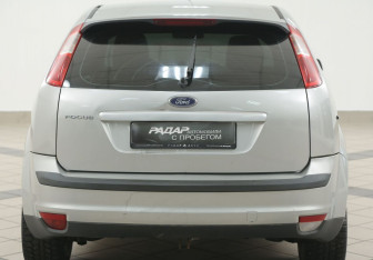 Подержанный автомобиль Ford Focus Hatchback 2007 года (3 фото)