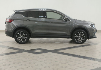 Подержанный автомобиль Geely Coolray 2023 года (5 фото)