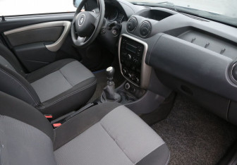 Подержанный автомобиль Renault Duster 2014 года (9 фото)