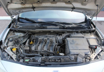Подержанный автомобиль Renault Fluence 2011 года (15 фото)