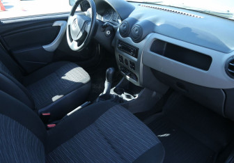 Подержанный автомобиль Renault Sandero 2012 года (9 фото)