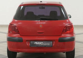 Подержанный автомобиль Peugeot 307 Hatchback 2006 года (3 фото)