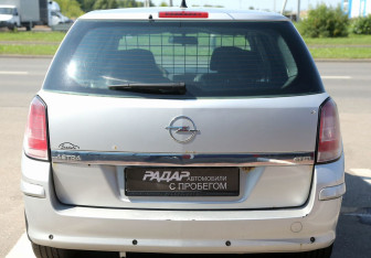 Подержанный автомобиль Opel Astra Wagon 2009 года (5 фото)