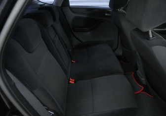Подержанный автомобиль Ford Focus Hatchback 2008 года (11 фото)