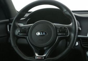 Подержанный автомобиль Kia Optima Sedan 2017 года (18 фото)