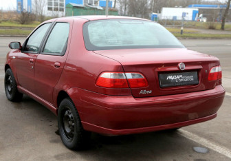 Подержанный автомобиль Fiat Albea 2010 года (4 фото)